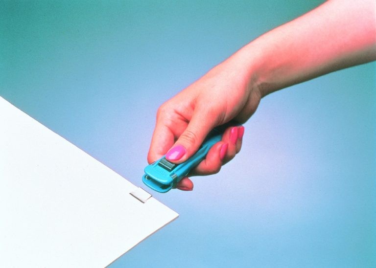 Zszywacz bezinwazyjny OHTO ECO Gachuck L niebieski