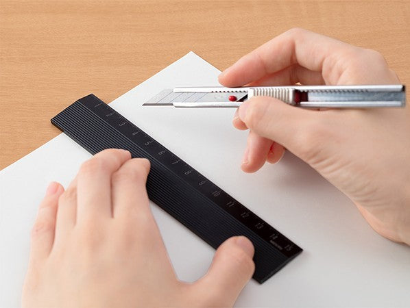 Linijka z magnesem Midori 15 cm | Czarna