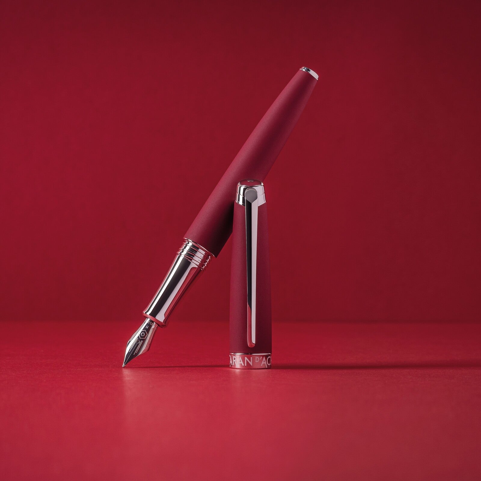 Zestaw pióro wieczne i atrament Caran d'Ache | Leman Burgundy