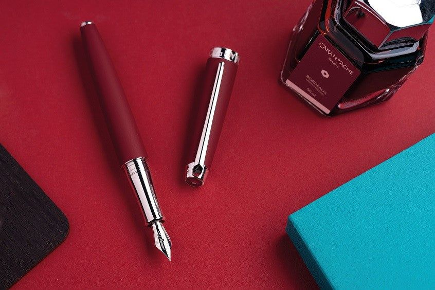 Zestaw pióro wieczne i atrament Caran d'Ache | Leman Burgundy