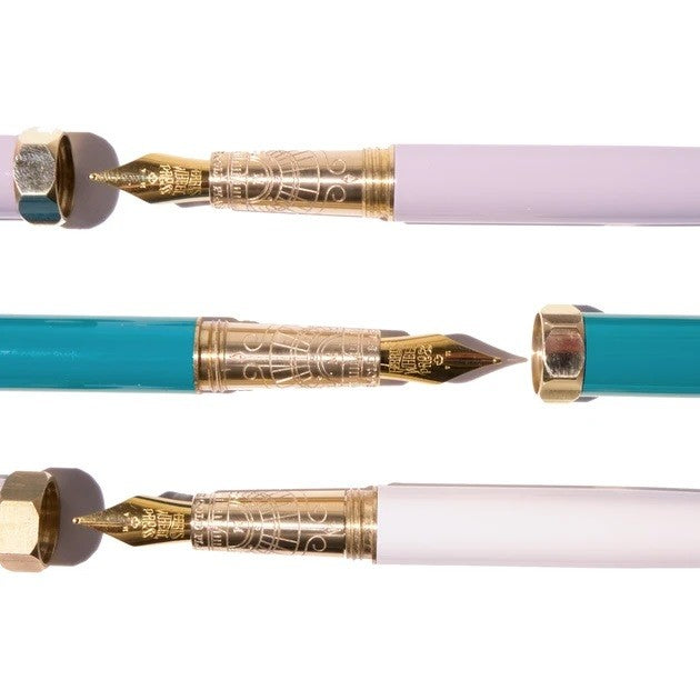 Pióro wieczne ze złotą stalówką Ferris Wheel Press The Brush Creme Glace White