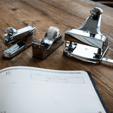 Metalowy dziurkacz Kornet & Hahn Srebrny chromowany