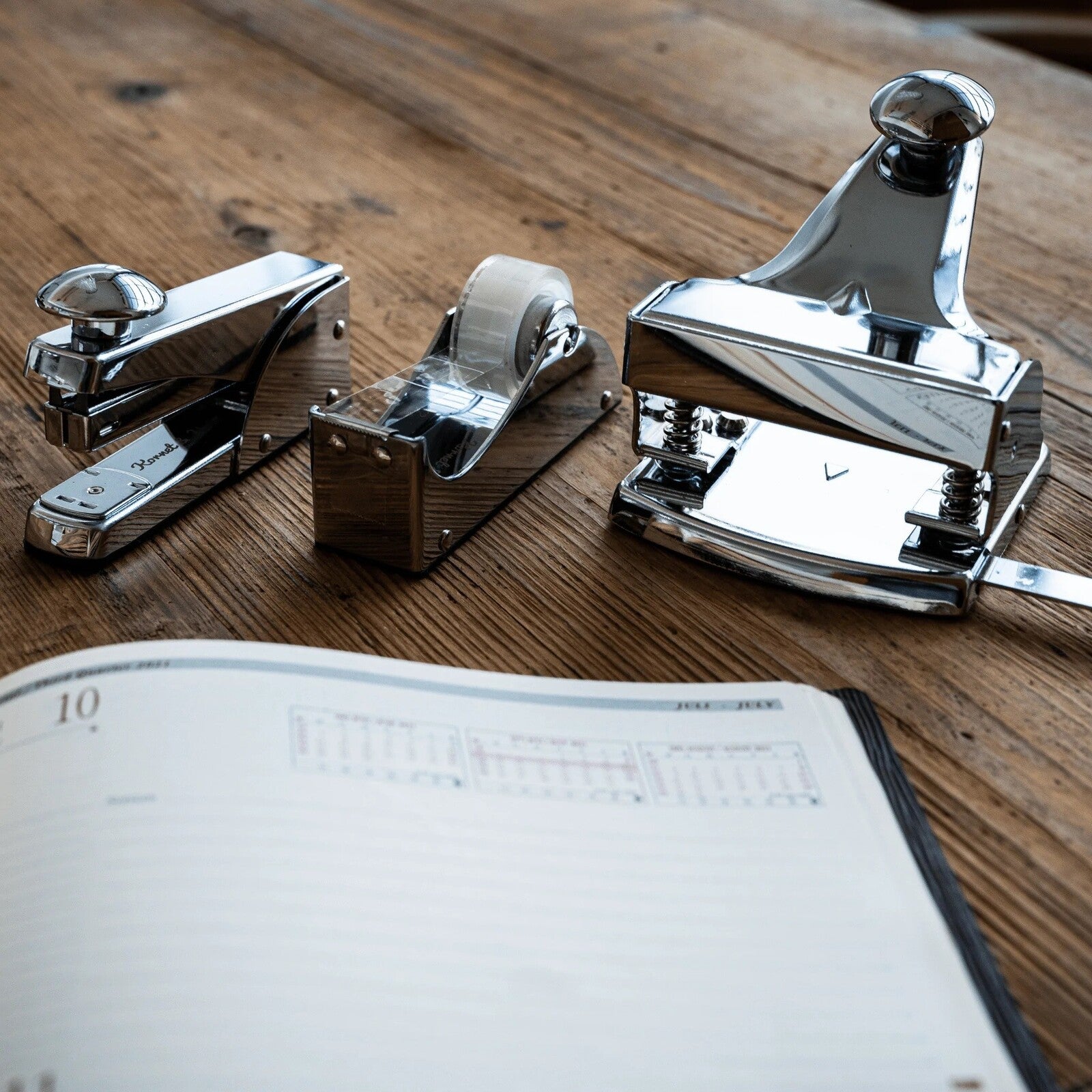 Metalowy dziurkacz Kornet & Hahn Srebrny chromowany