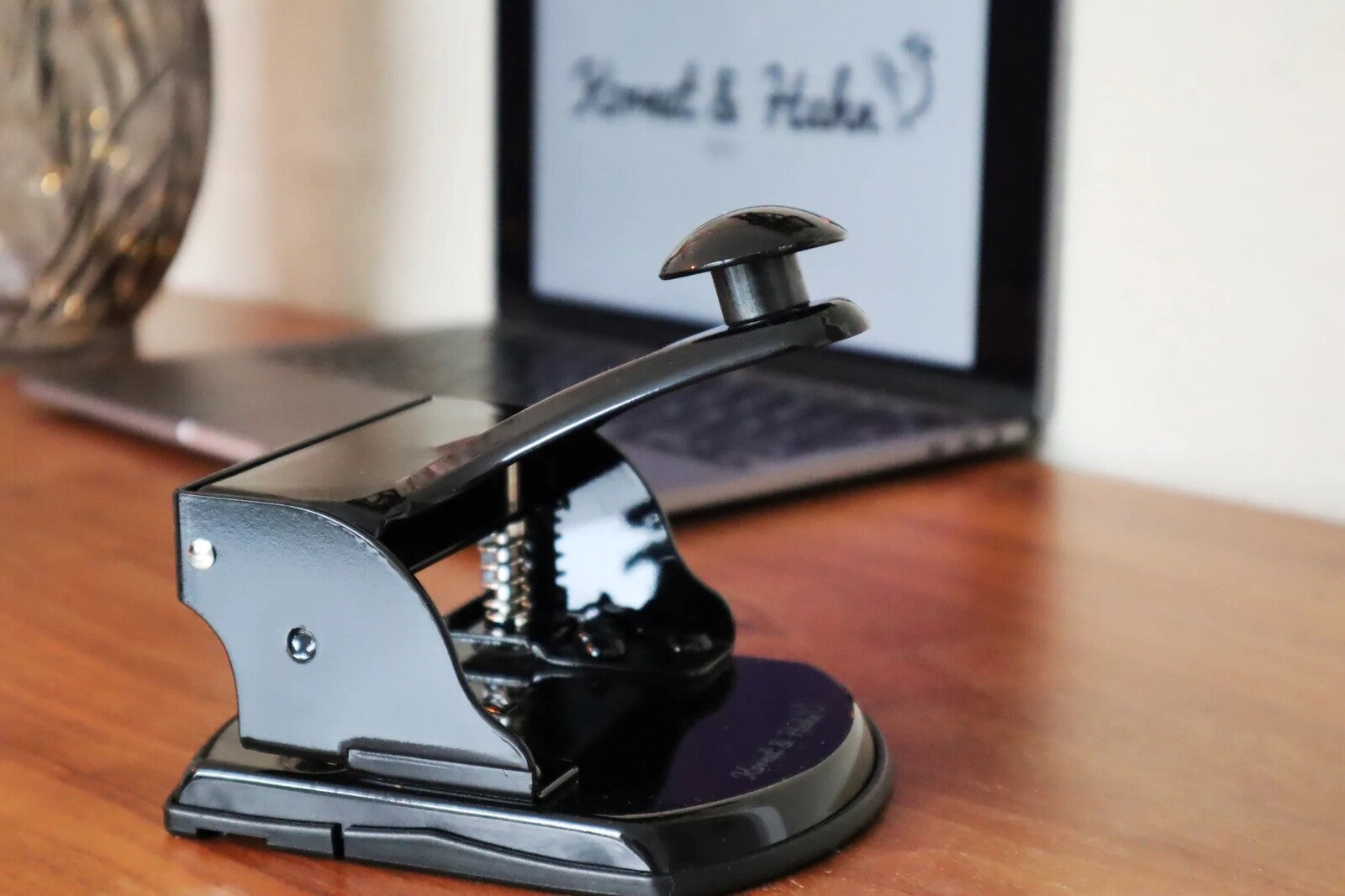 Metalowy dziurkacz Kornet & Hahn Czarny mat