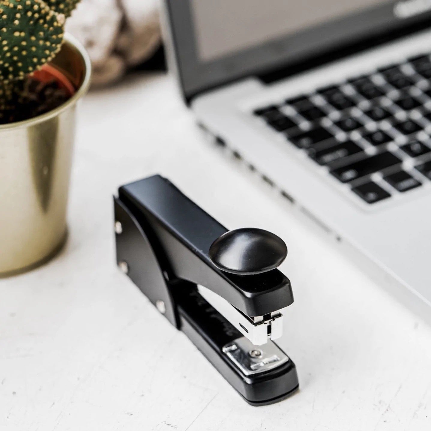 Metalowy zszywacz Kornet & Hahn Czarny mat