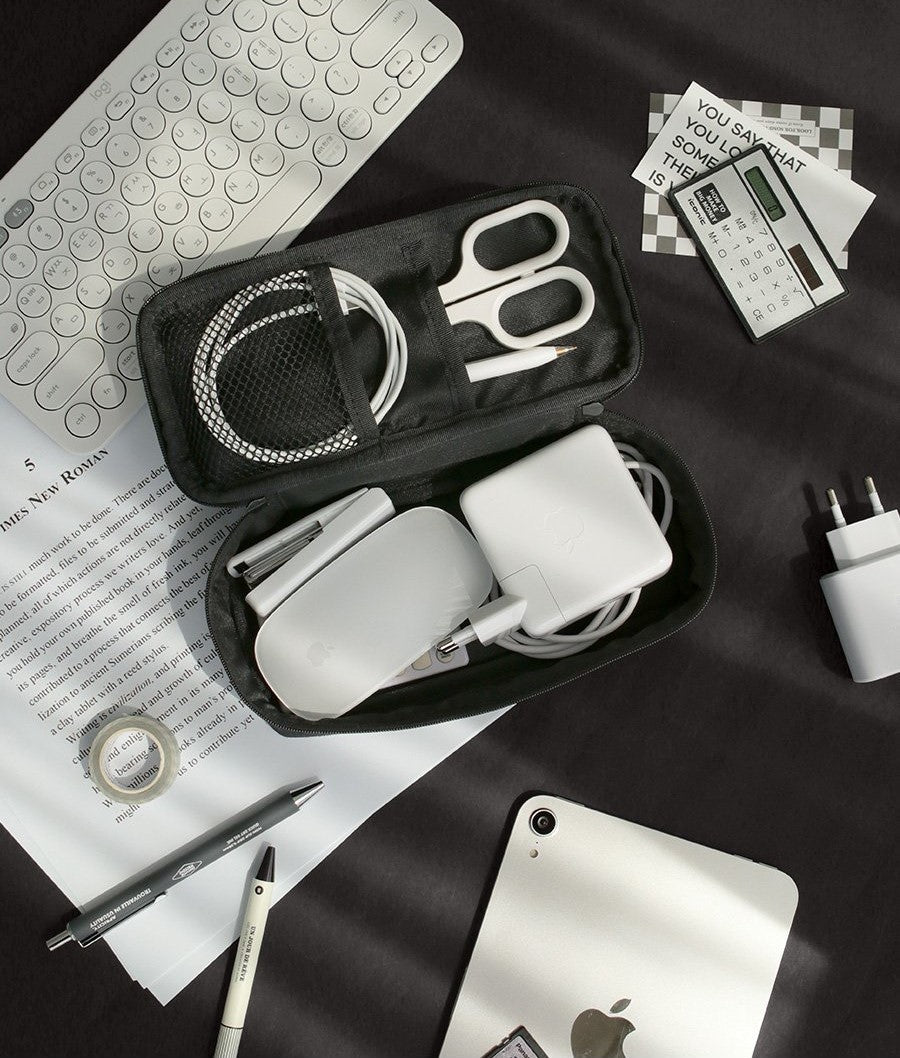 Piórnik ICONIC Plenty | Czarny