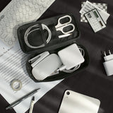 Piórnik ICONIC Plenty | Czarny