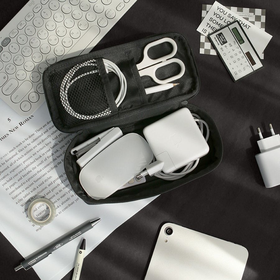 Piórnik ICONIC Plenty | Czarny