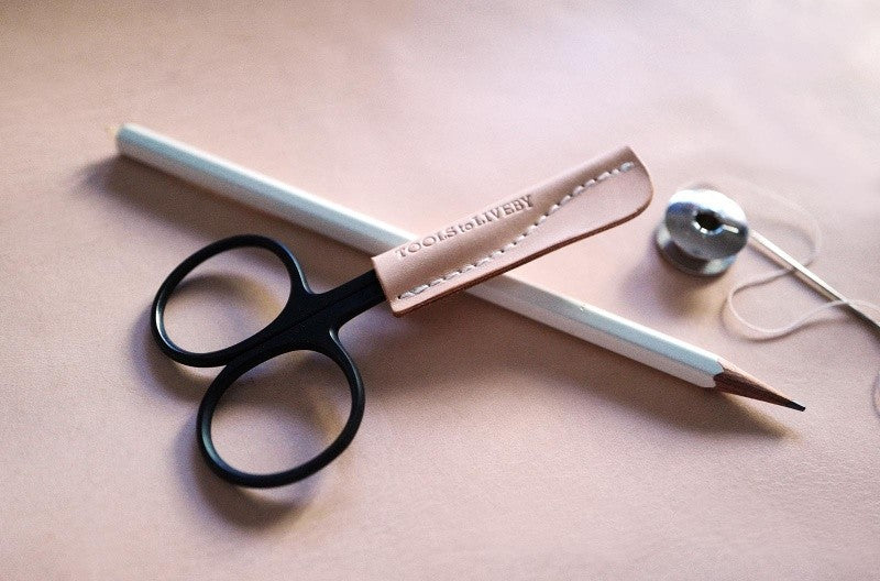 Skórzana zatyczka na ołówek Tools to Liveby | Naturalna