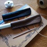 Skórzana zatyczka na ołówek Tools to Liveby | Czarna i brązowa