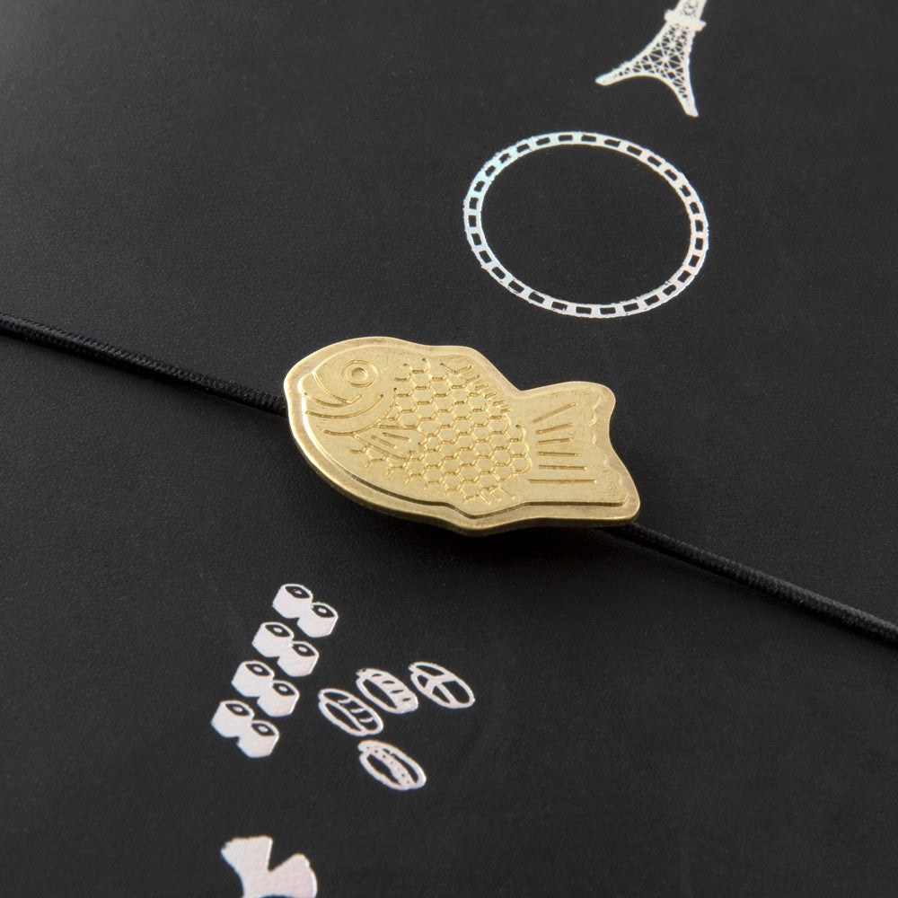 Zestaw zawieszek Traveler's Notebook Brass Charm Edycja Limitowana | Tokyo 2024