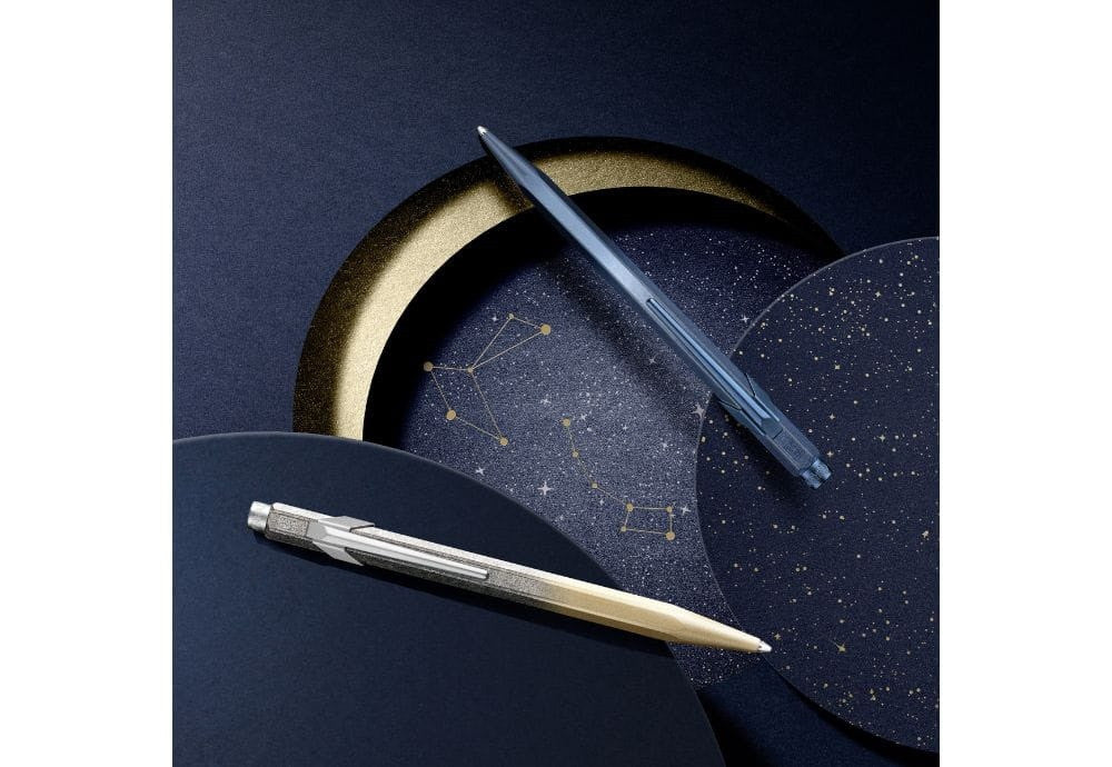 Długopis Caran D'Ache 849 Cosmic Blue| Szaro-złoty| Edycja limitowana