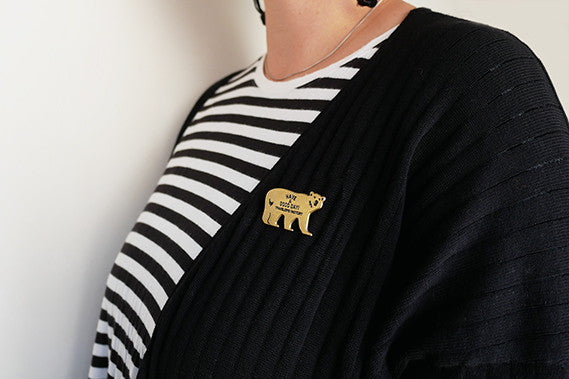 Mosiężna przypinka Traveler's Factory | Niedźwiedź