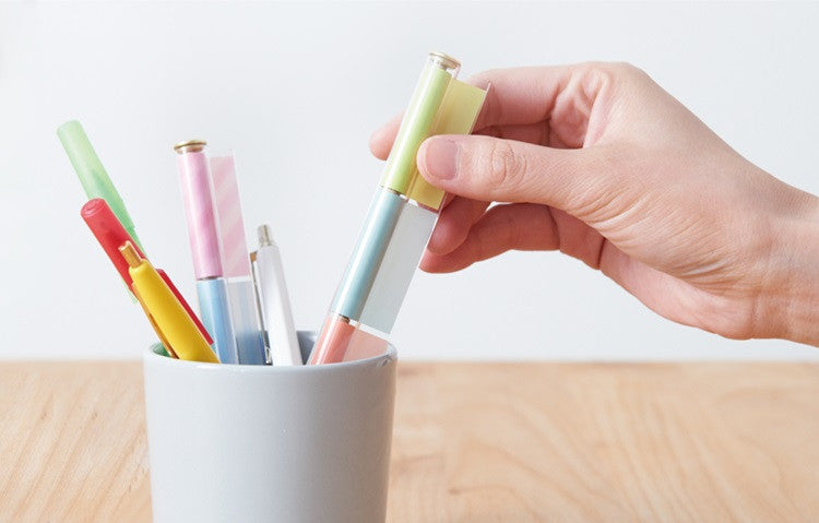 Karteczki indeksujące w dyspenserze