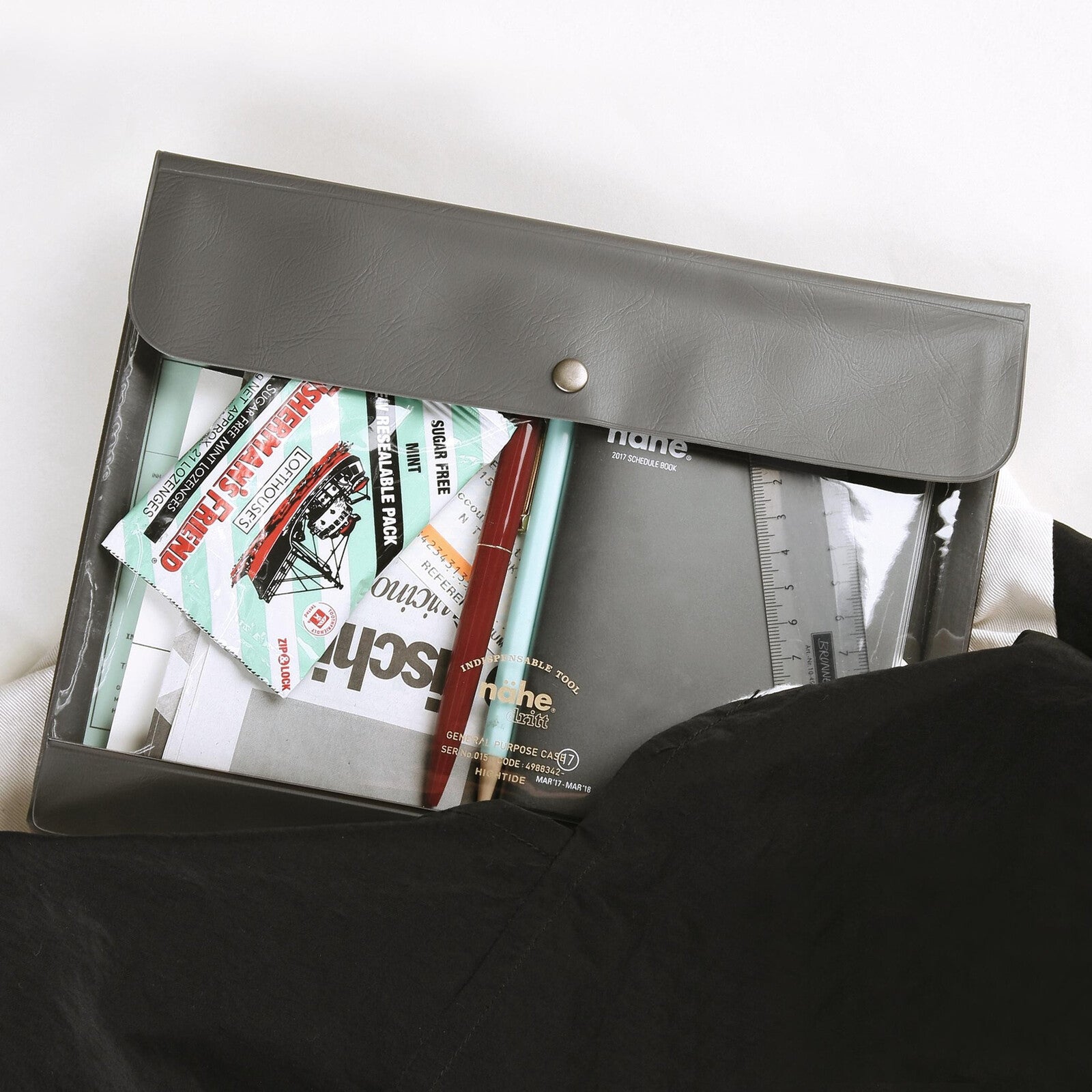 Teczka z klapką Hightide nähe A4 | Antracytowa