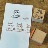 Pieczątka | Czytający kotek