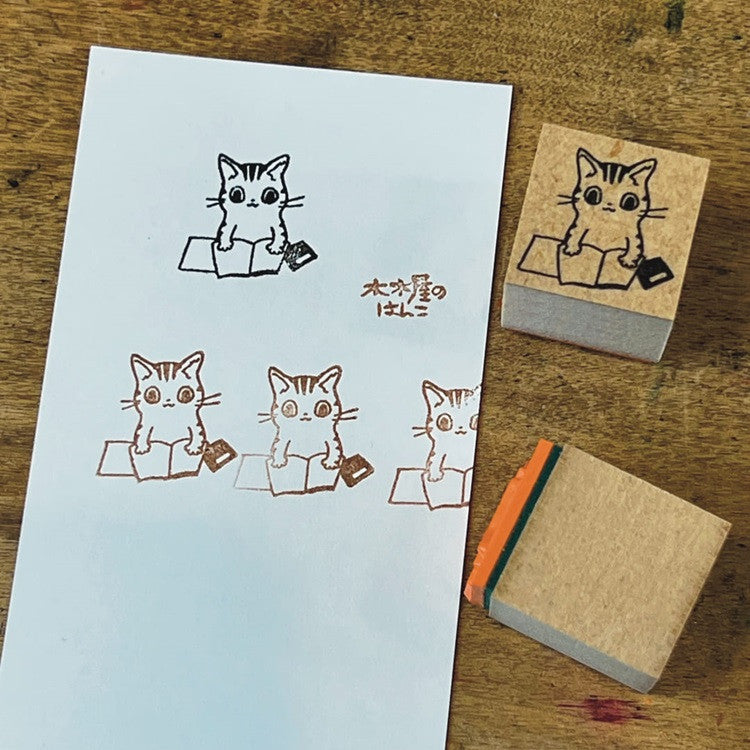 Pieczątka | Czytający kotek