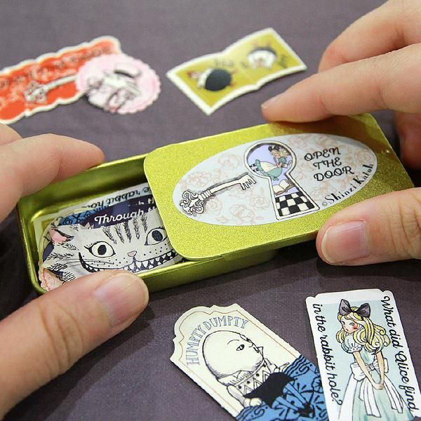 Zestaw naklejek w puszce | Alicja w Krainie Czarów