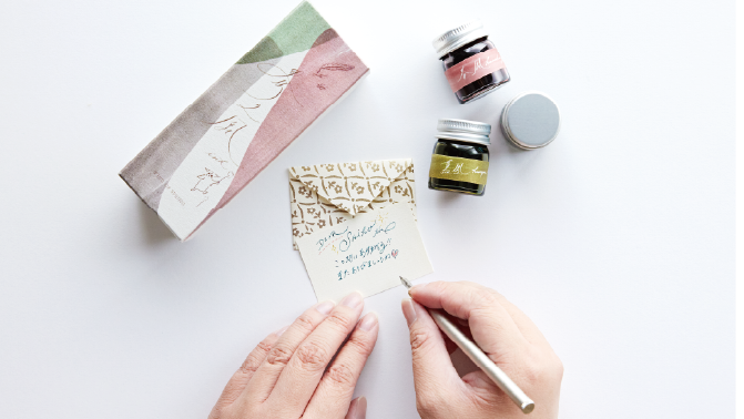 Pióro maczane | comoji