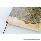 Kalendarz dzienny 2027 Hobonichi Hon A5 | V&A Series: Vine | Edycja angielska