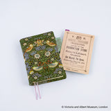 Podkładka Hobonichi A6 | V&A Series: V&A's Foundation Stone Programme